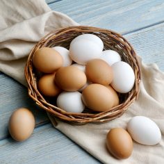 fresh-eggs-on-a-table-2023-11-27-05-16-45-utc copia